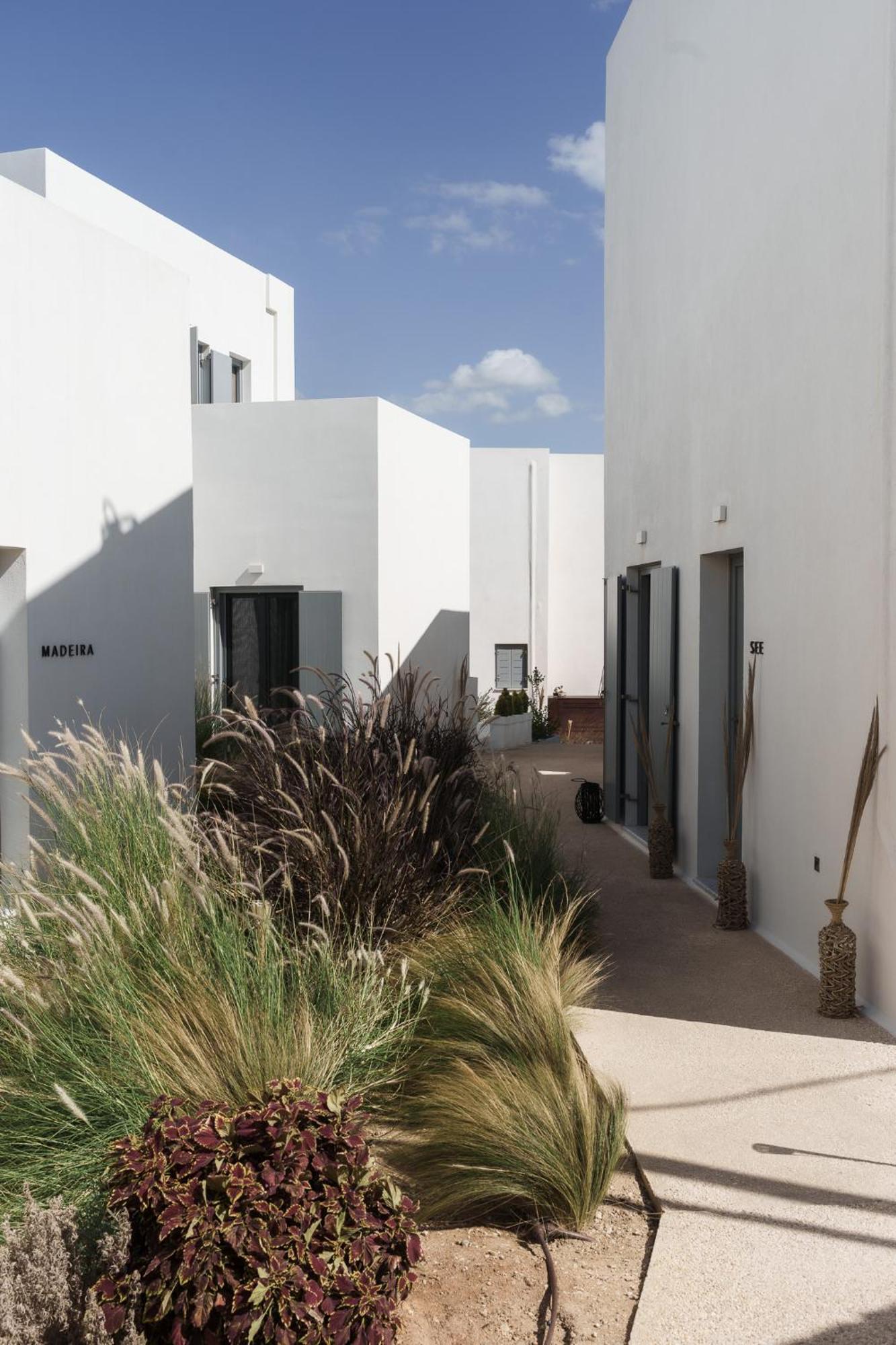 Poema Antiparos Aparthotel Exterior photo
